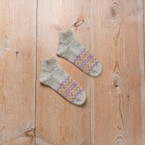 Blomster – mønsterstrikkede sokker